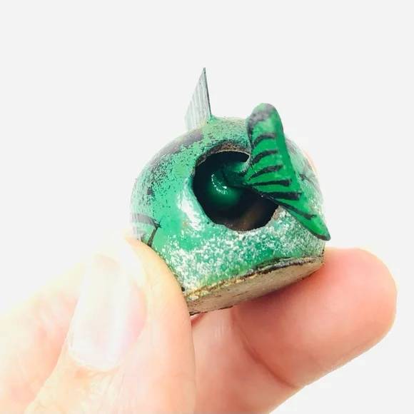 Green Wooden Fish Folk Art Figurine Trembling Tail Hand Painted Miniature - Picture 7 of 7